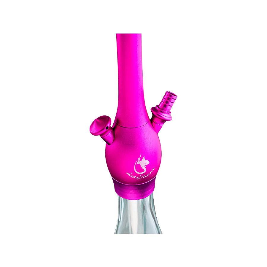 Dschinni Chucky Clear Pink Shisha Base mit Schlauchanschlüssen und Rauchsäule auf weißem Hintergrund